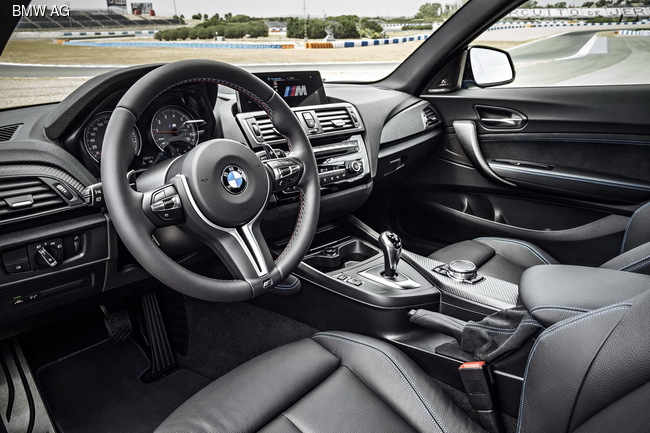 BMW презентовала купе M2 с 370-сильным турбомотором