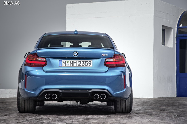 BMW презентовала купе M2 с 370-сильным турбомотором