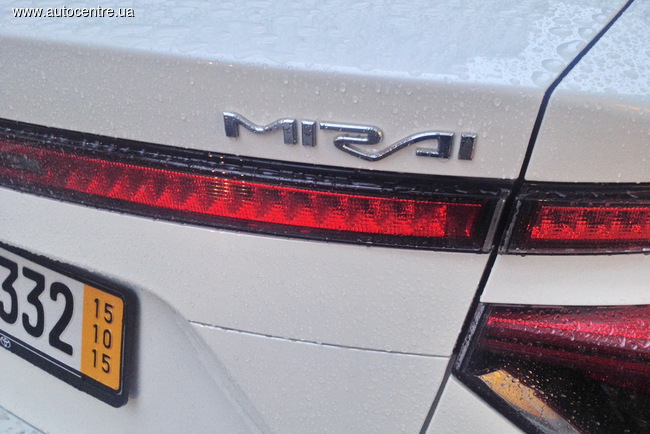 Тест-драйв водородного автомобиля Toyota Mirai