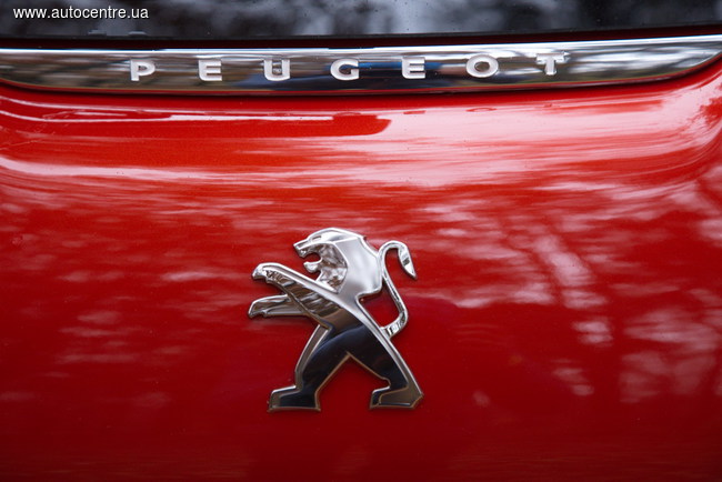 У нас на тесте: обновленный Peugeot 208