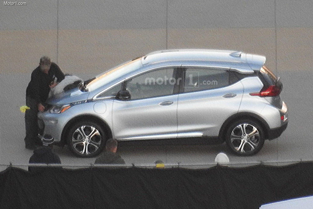 Электромобиль Chevrolet Bolt меняет имя и внешность