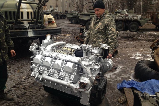 День волонтера: автомобили и бронетехника для украинских военных