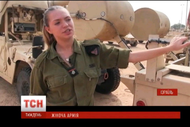 На армейских Hummer служат девушки 