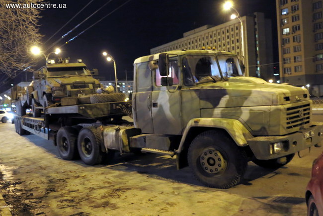 Какие автомобили возят бронетехнику в Украине?