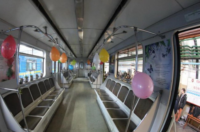 В Киеве к 8 марта появилось цветочное метро