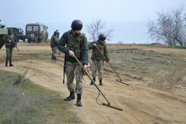 Как и на чем в Украине переправляют боевую технику?
