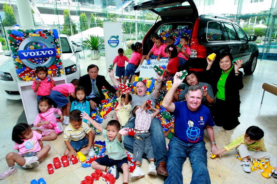 Volvo подарит детям 10000 машин